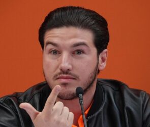 Fiscal de Nuevo León da carpetazo a casos contra Samuel García: impunidad en serie