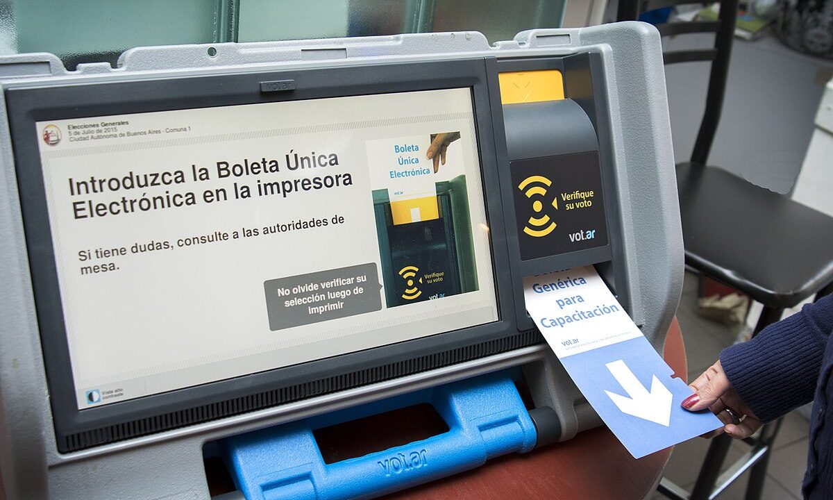 Voto electrónico en debate: costará más de 3 mil mdp y no garantiza ahorro automático