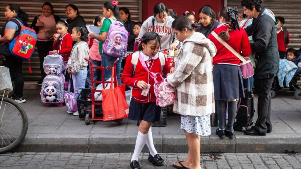 Este 1 de septiembre regresaron a clases 23.4 millones de estudiantes y 1.2 millones de maestros en 232 mil planteles