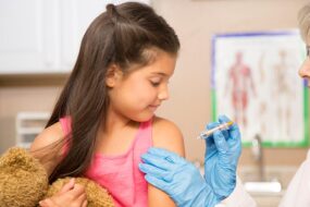 Vacunación VPH 2025 incluye por primera vez niños de quinto de primaria y menores de 11 años no escolarizados en México