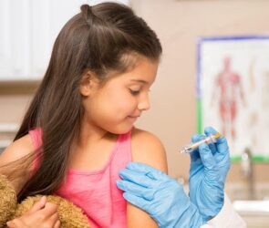 Vacunación VPH 2025 incluye por primera vez niños de quinto de primaria y menores de 11 años no escolarizados en México