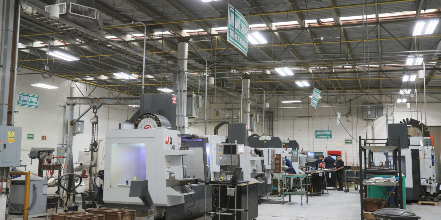 Capacitan a empresas ante posible reducción de jornada a 40 horas en Juárez