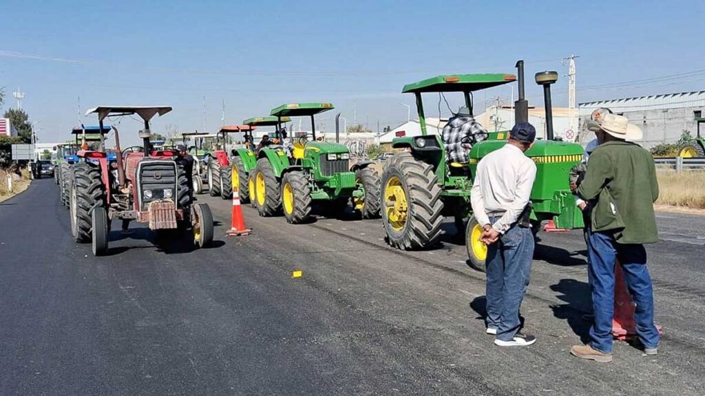 Cuarto día con carreteras bloqueadas en México