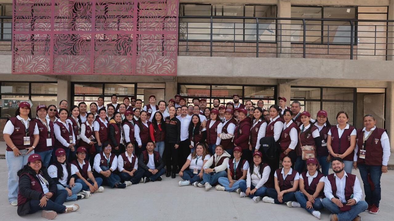 Claudia Sheinbaum encabeza la entrega de becas educativas y la revisión de CBTIS en Querétaro, fortaleciendo la educación pública y el futuro de la juventud