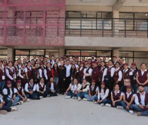 Claudia Sheinbaum encabeza la entrega de becas educativas y la revisión de CBTIS en Querétaro, fortaleciendo la educación pública y el futuro de la juventud
